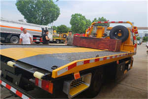 易门附近拖车电话号码服务